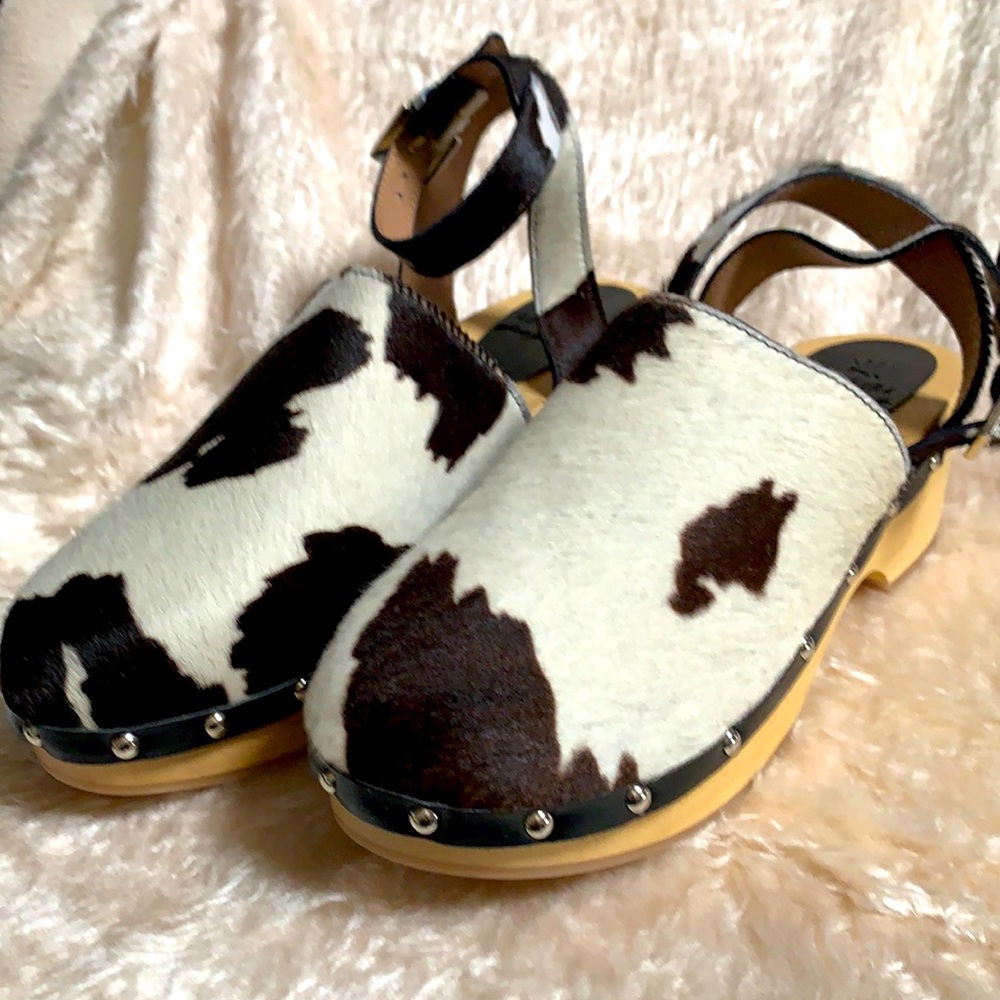 UNALIRA Free People Kaia Cow Print Clogs 39/8.5